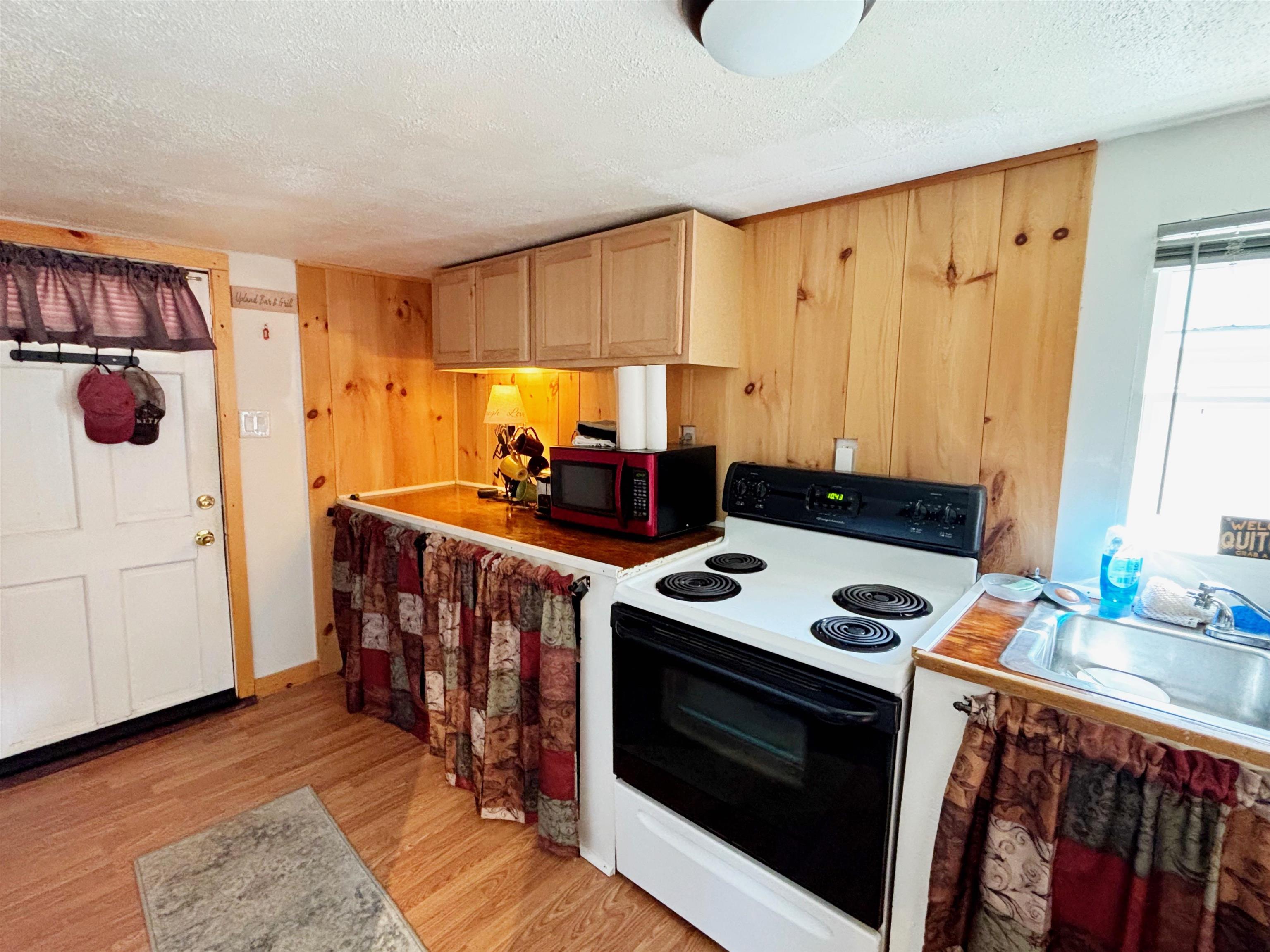 4 Upland Avenue photo 4