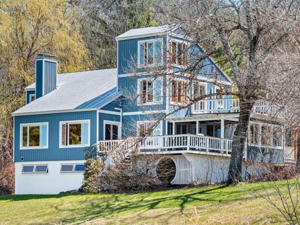 2381 Middle Road