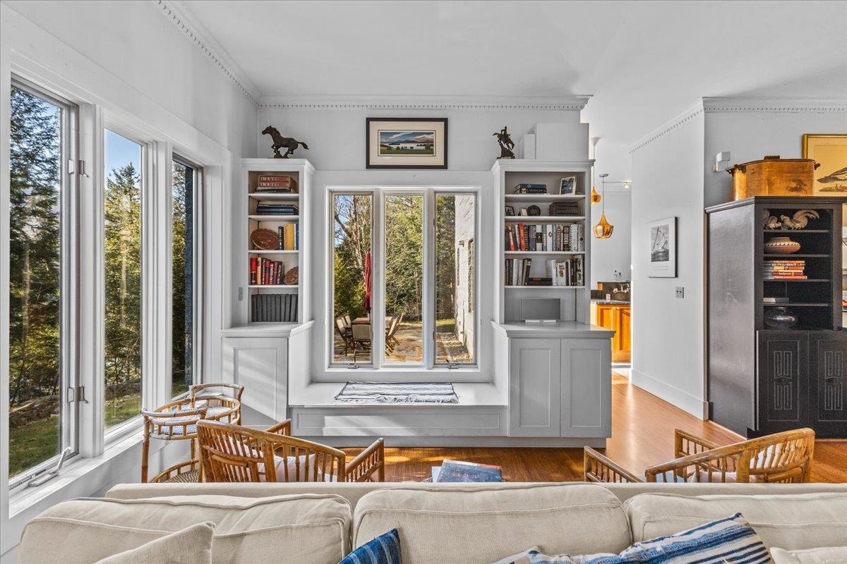 279 Shoreline Drive photo 3