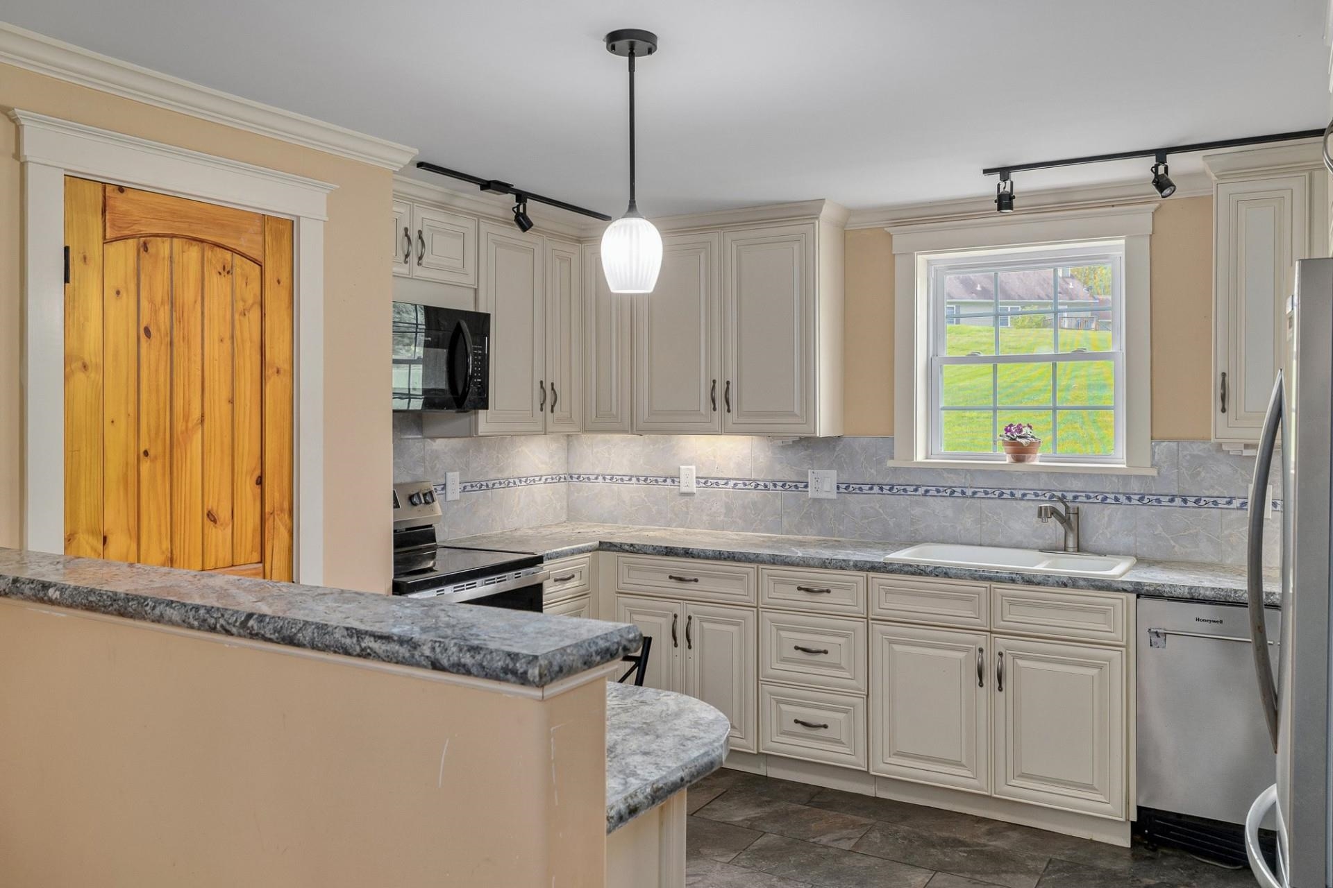 75 Carroll Meadow Lane photo 8