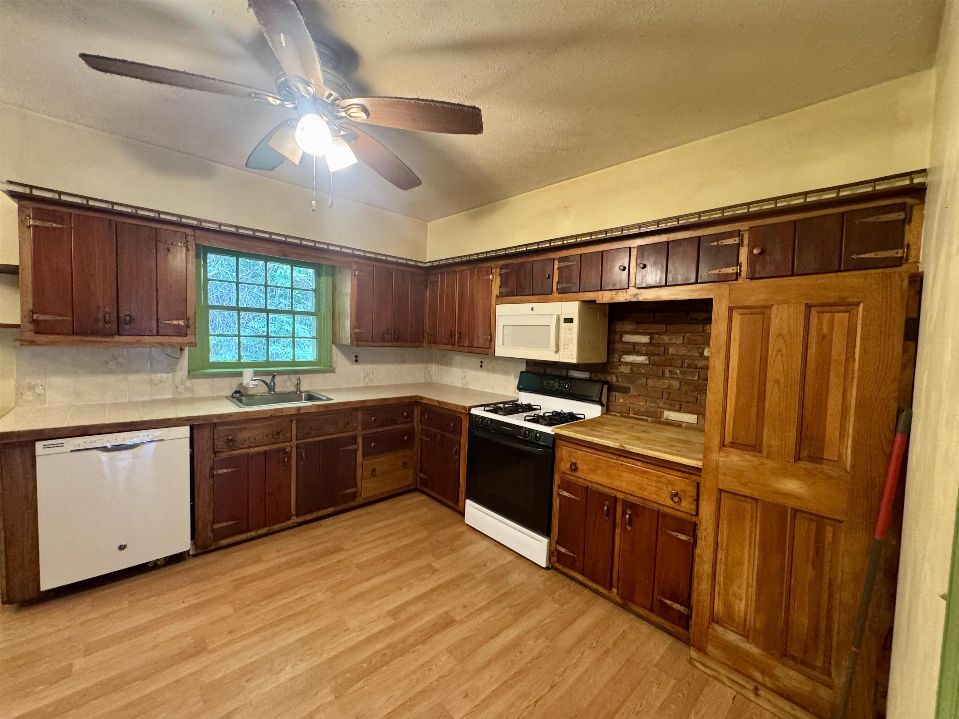 10523 Pomfret Road photo 3