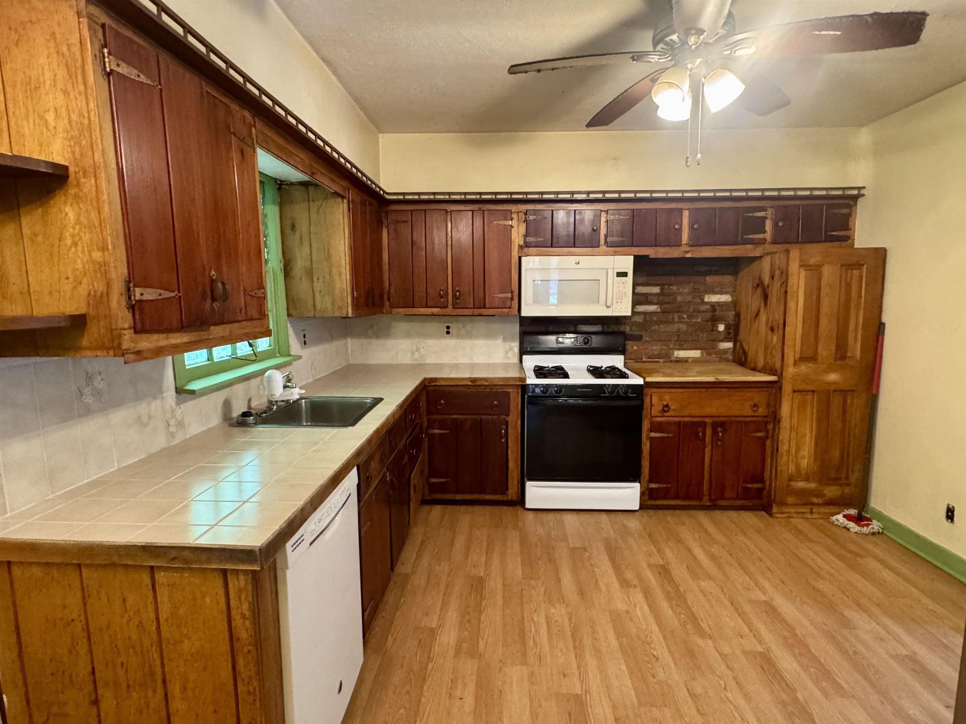 10523 Pomfret Road photo 4