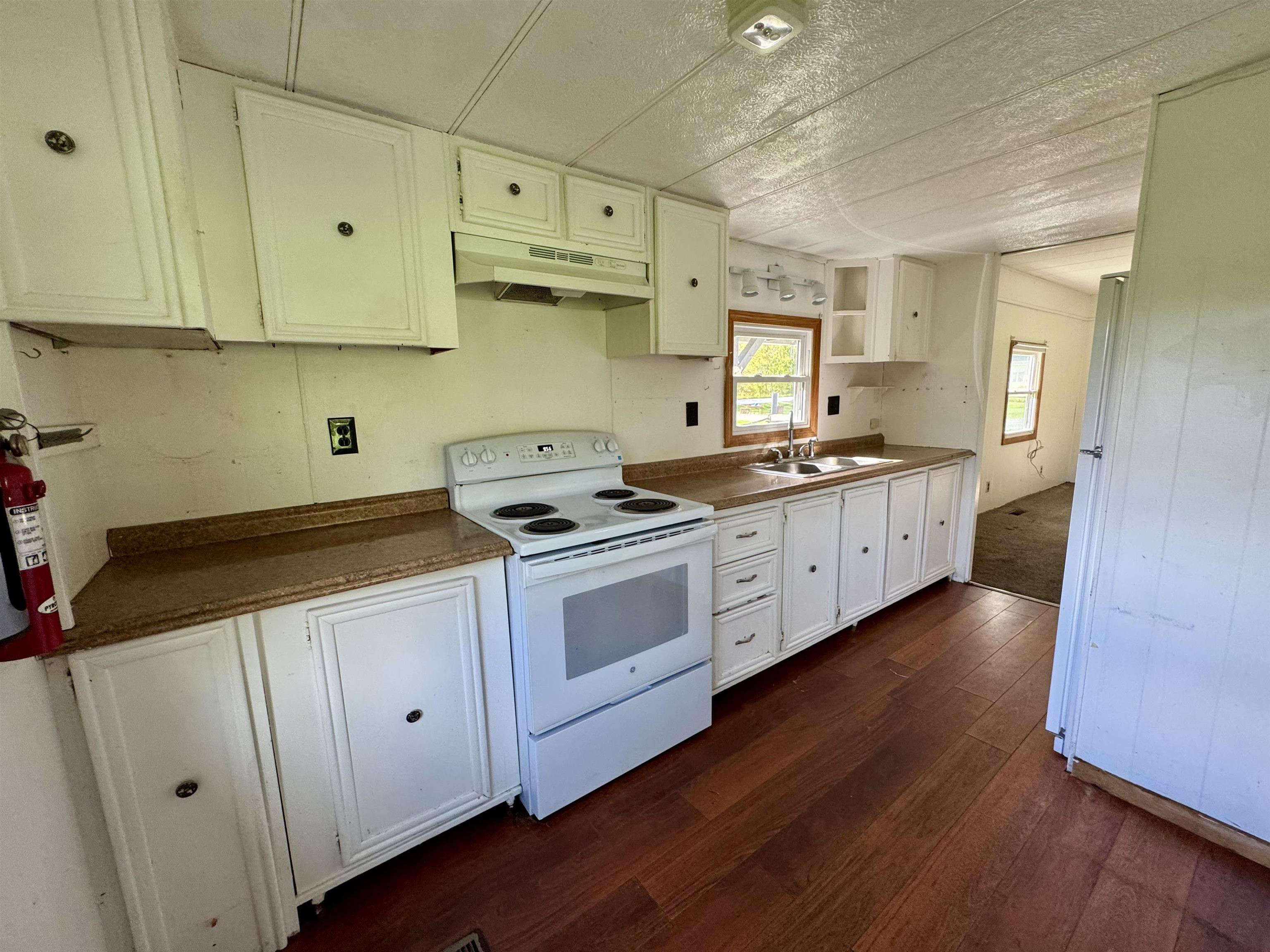 5556 W Woodstock Road photo 8