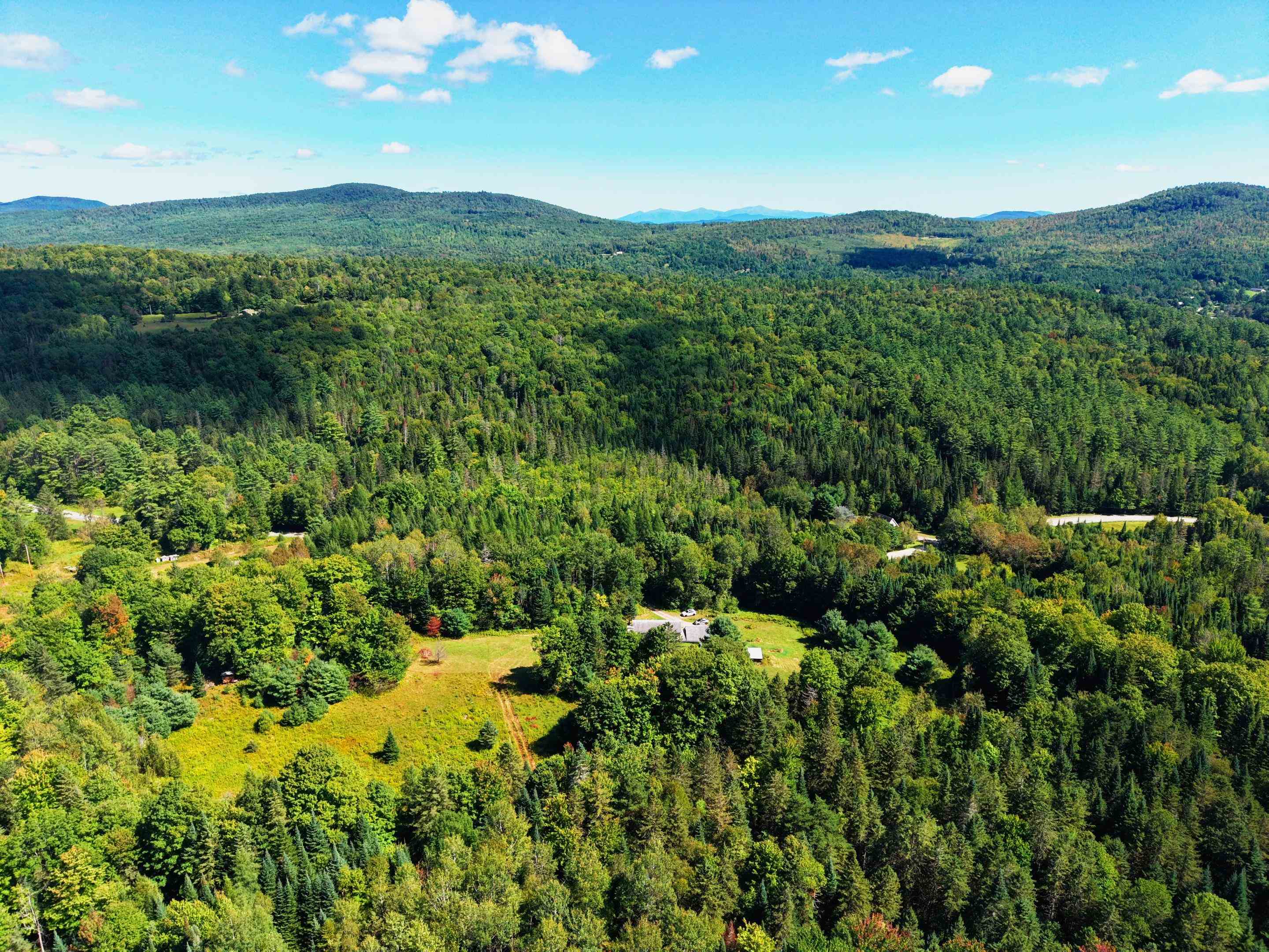 405 Sawmill Road photo 4