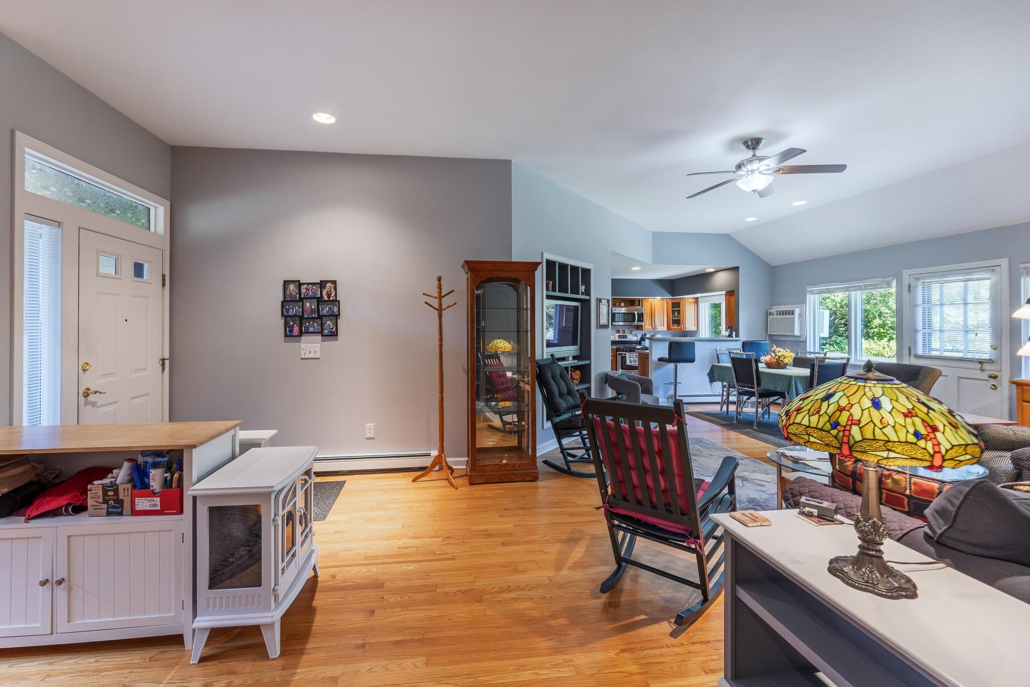 57 Laurel Lane photo 3