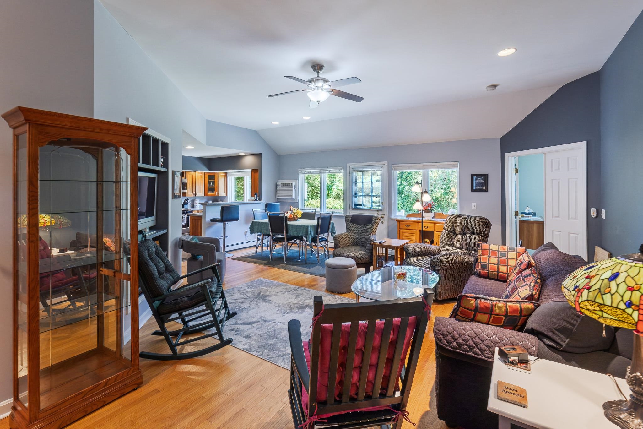 57 Laurel Lane photo 4