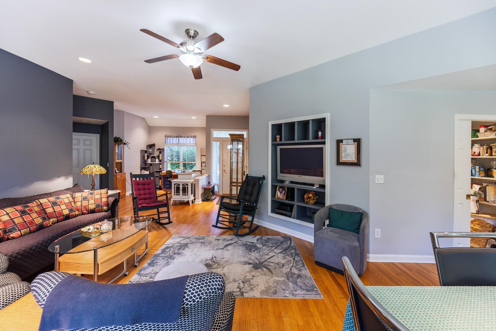 57 Laurel Lane photo 5