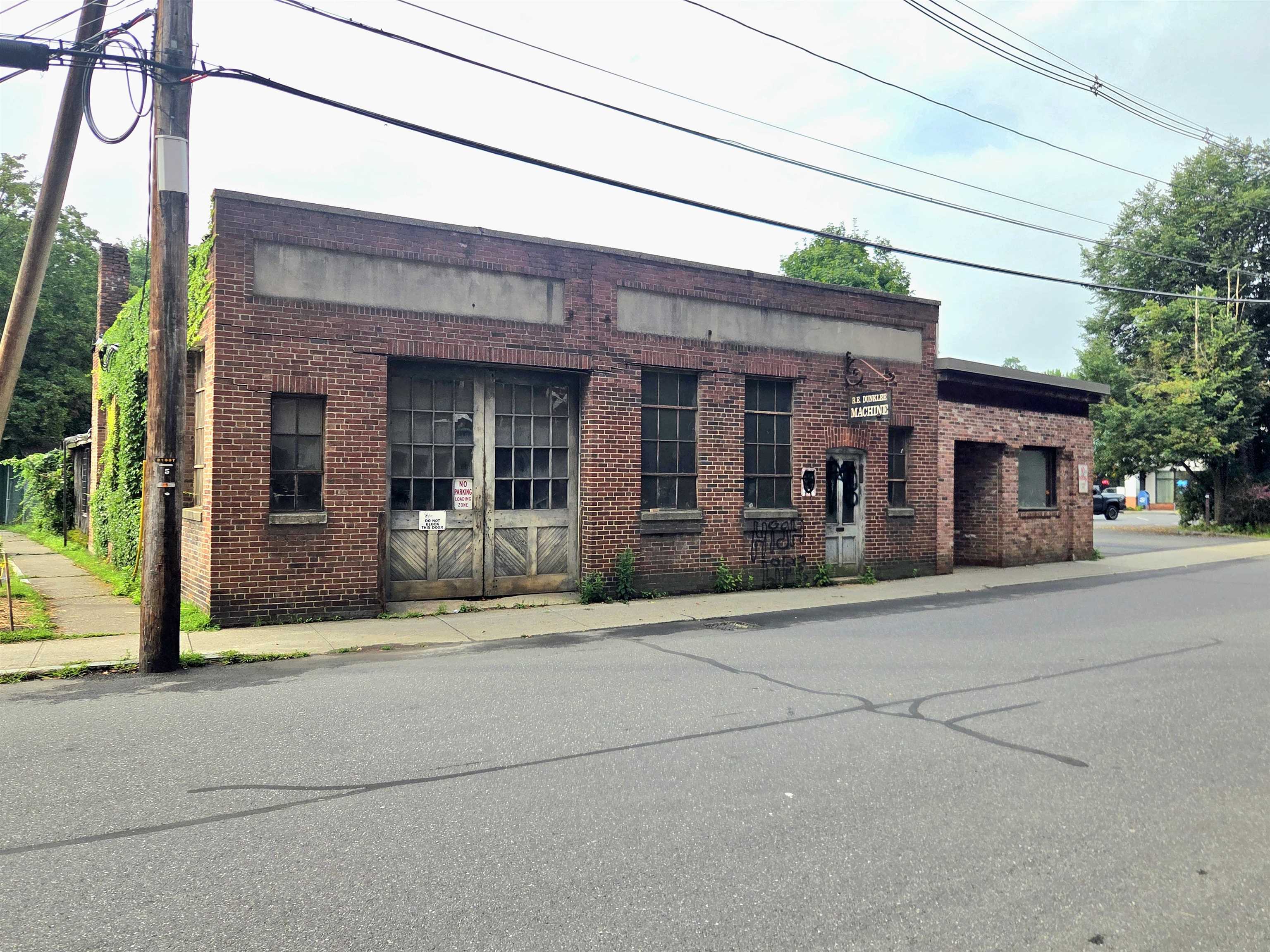 72 Flat Street photo 1