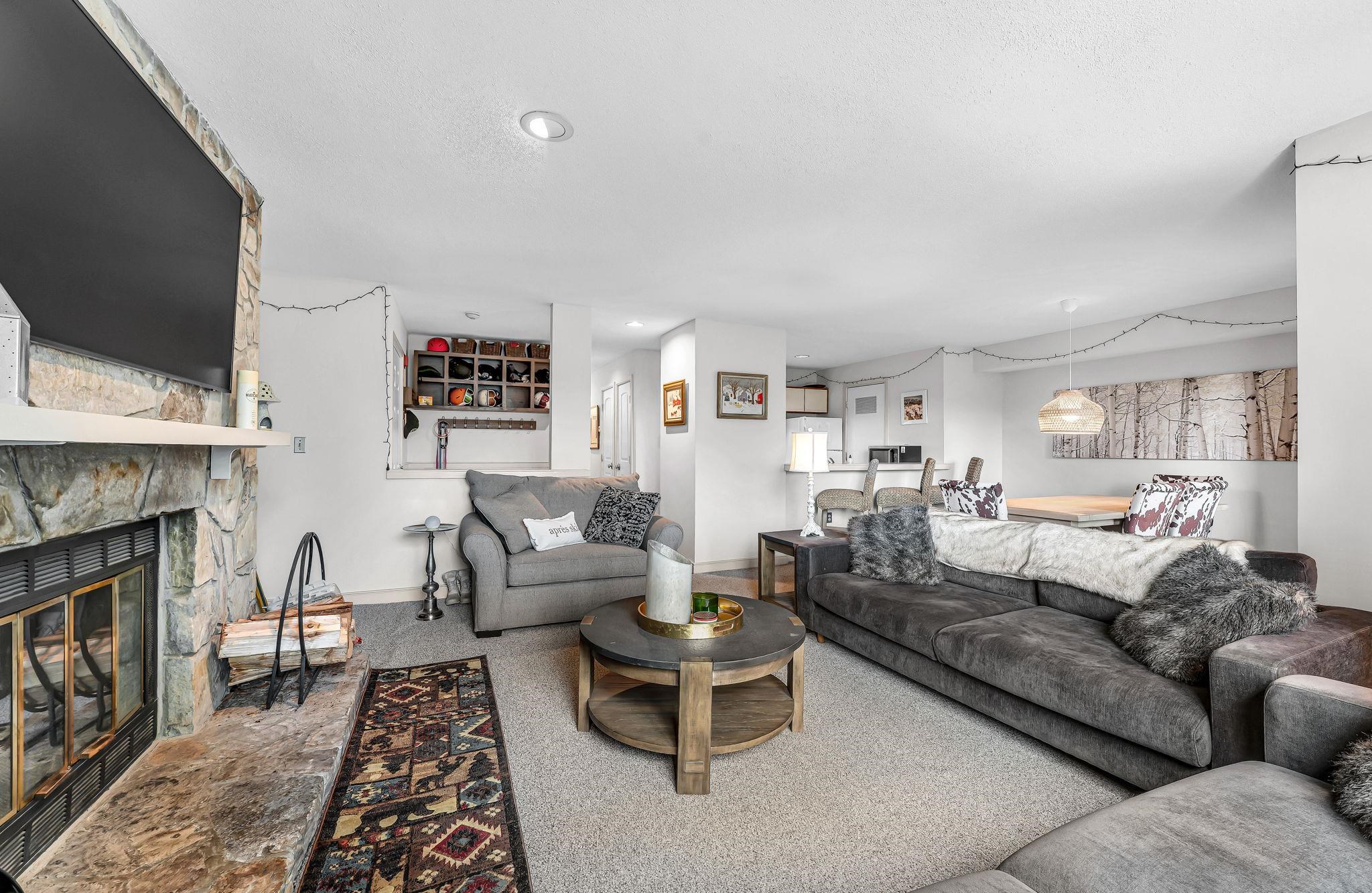 1G Northbrook Village Way photo 8