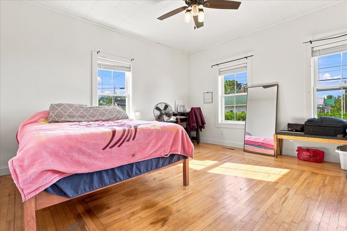 266 Lake Street photo 16