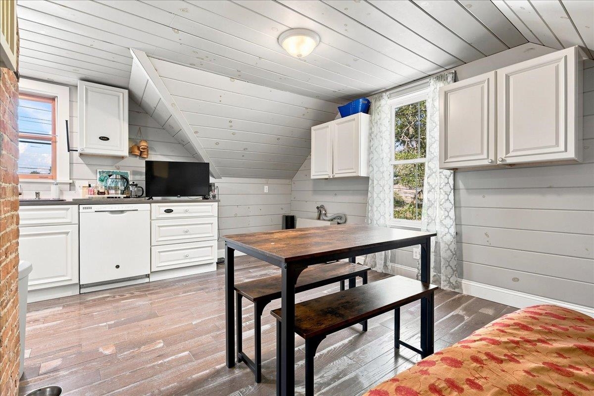 266 Lake Street photo 34