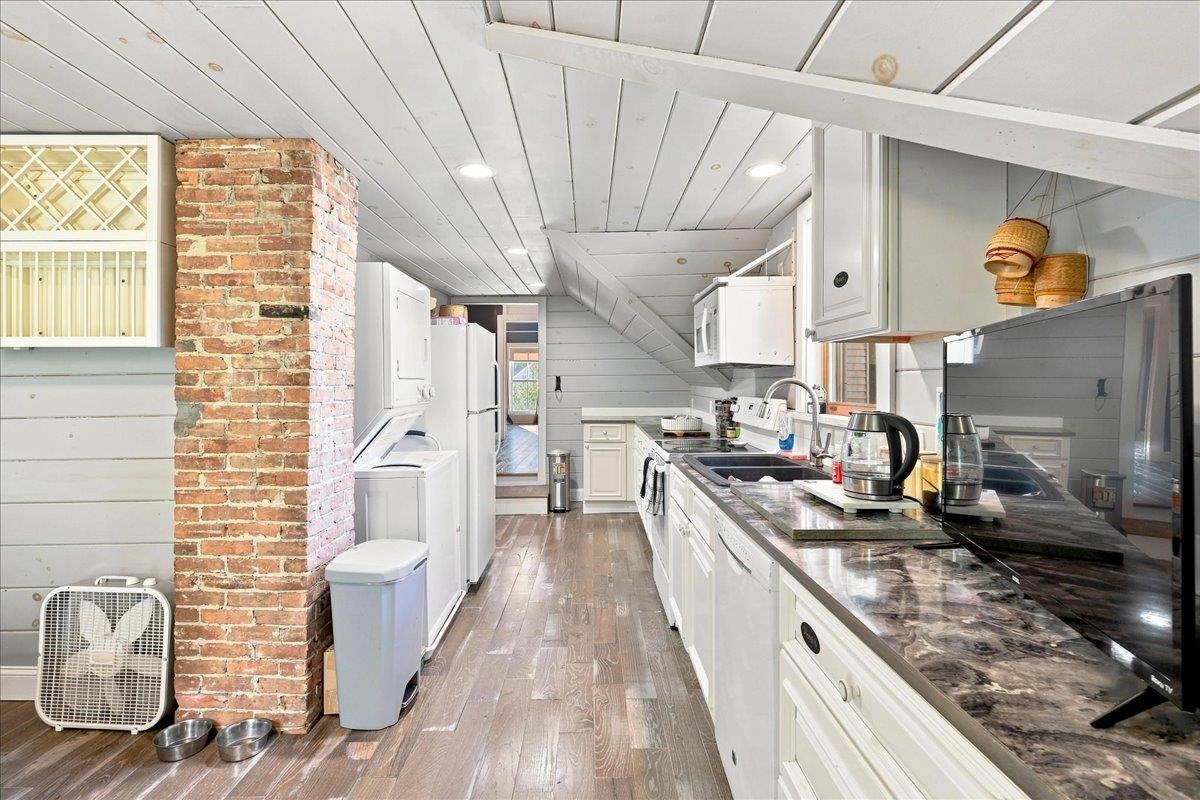 266 Lake Street photo 36