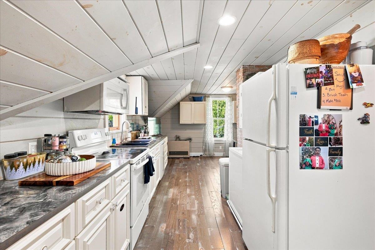 266 Lake Street photo 37