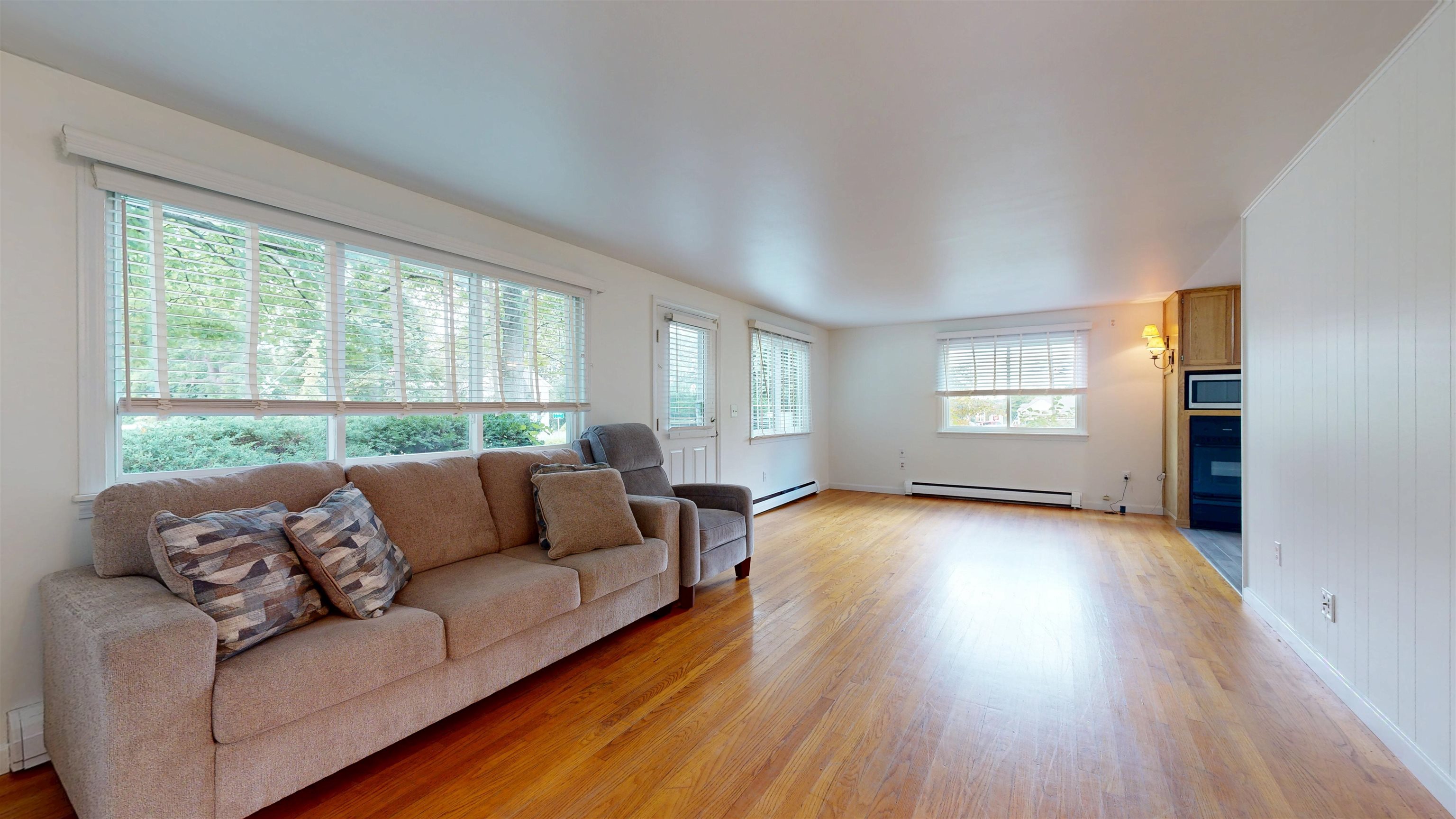 976 North Avenue photo 3