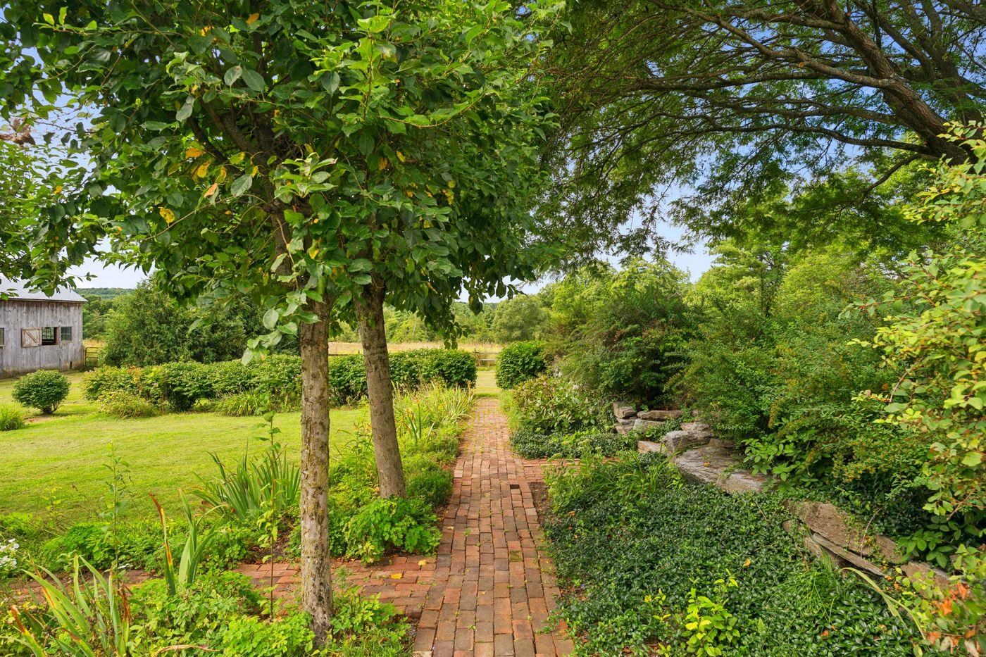 1153 Webster Road photo 5
