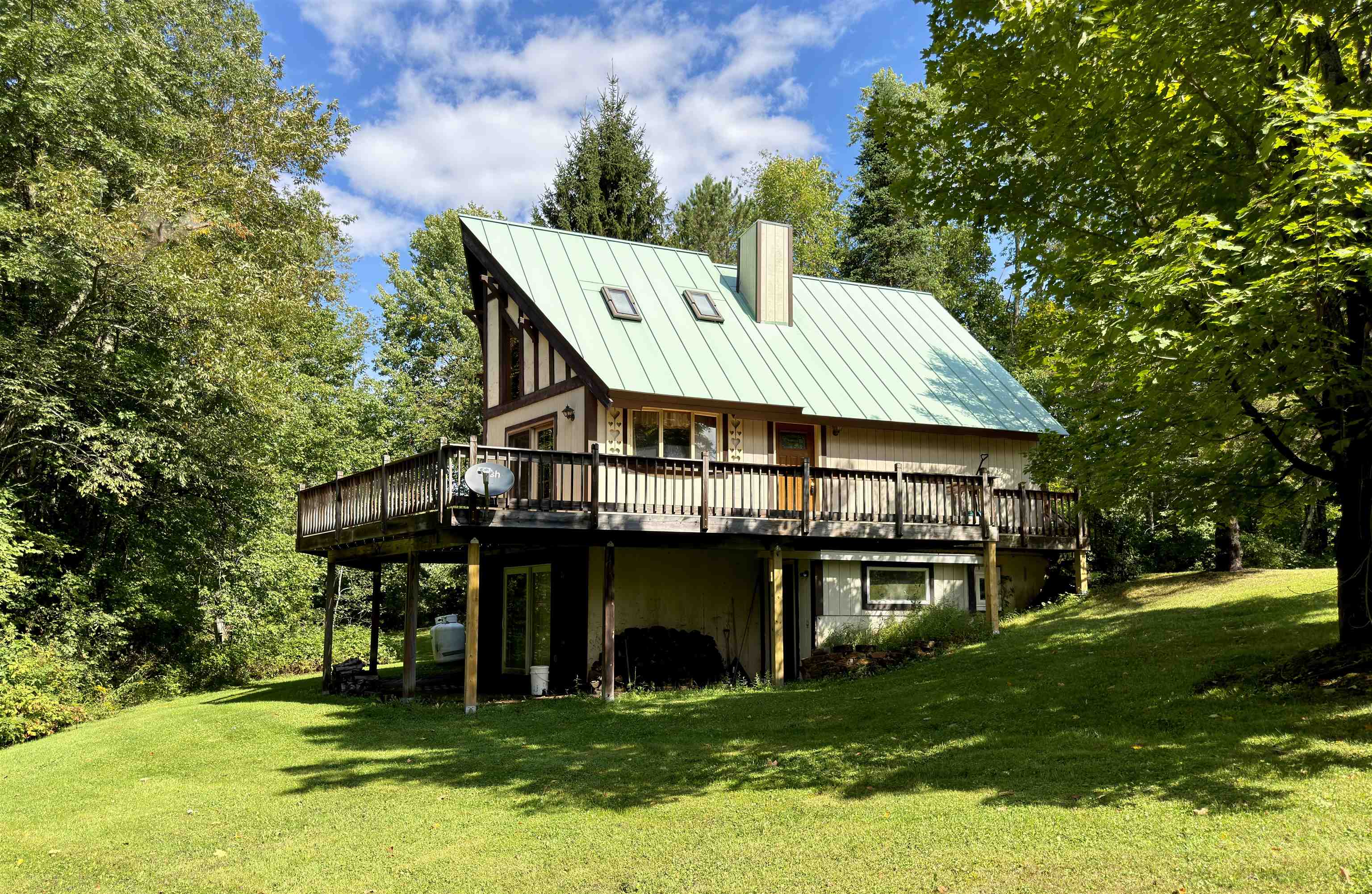 748 Barrows Road photo 2