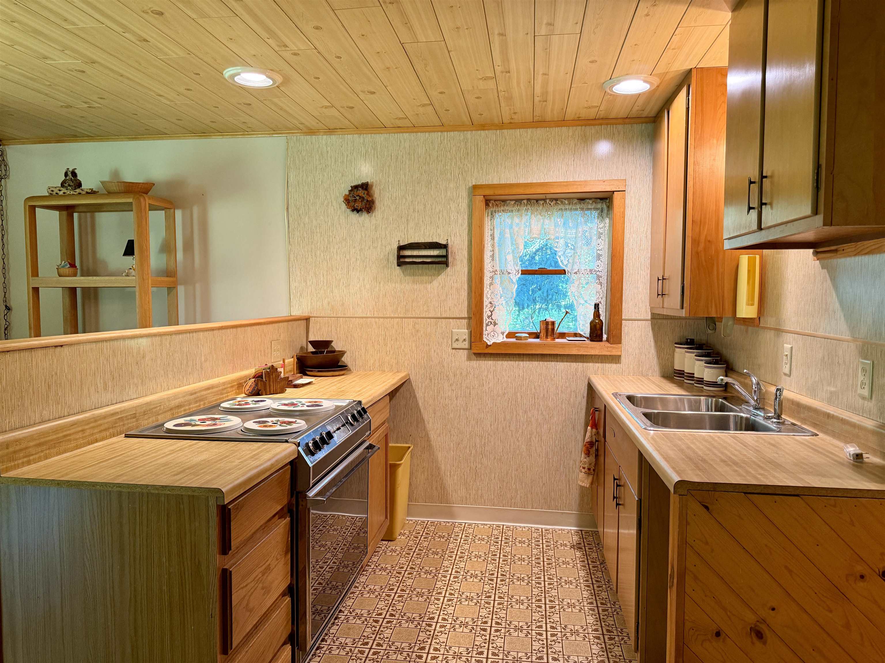 748 Barrows Road photo 23