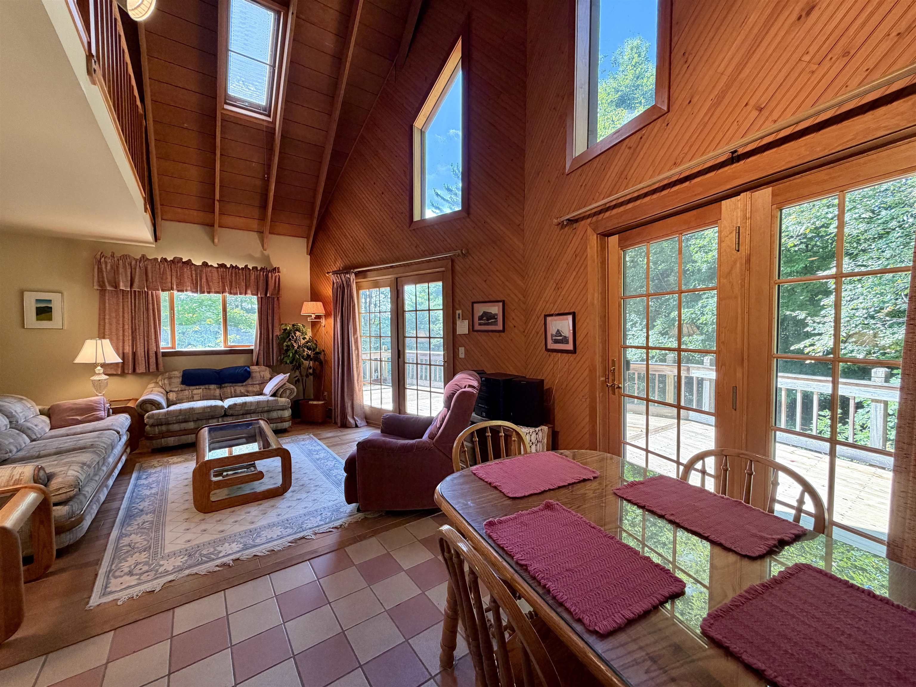 748 Barrows Road photo 5