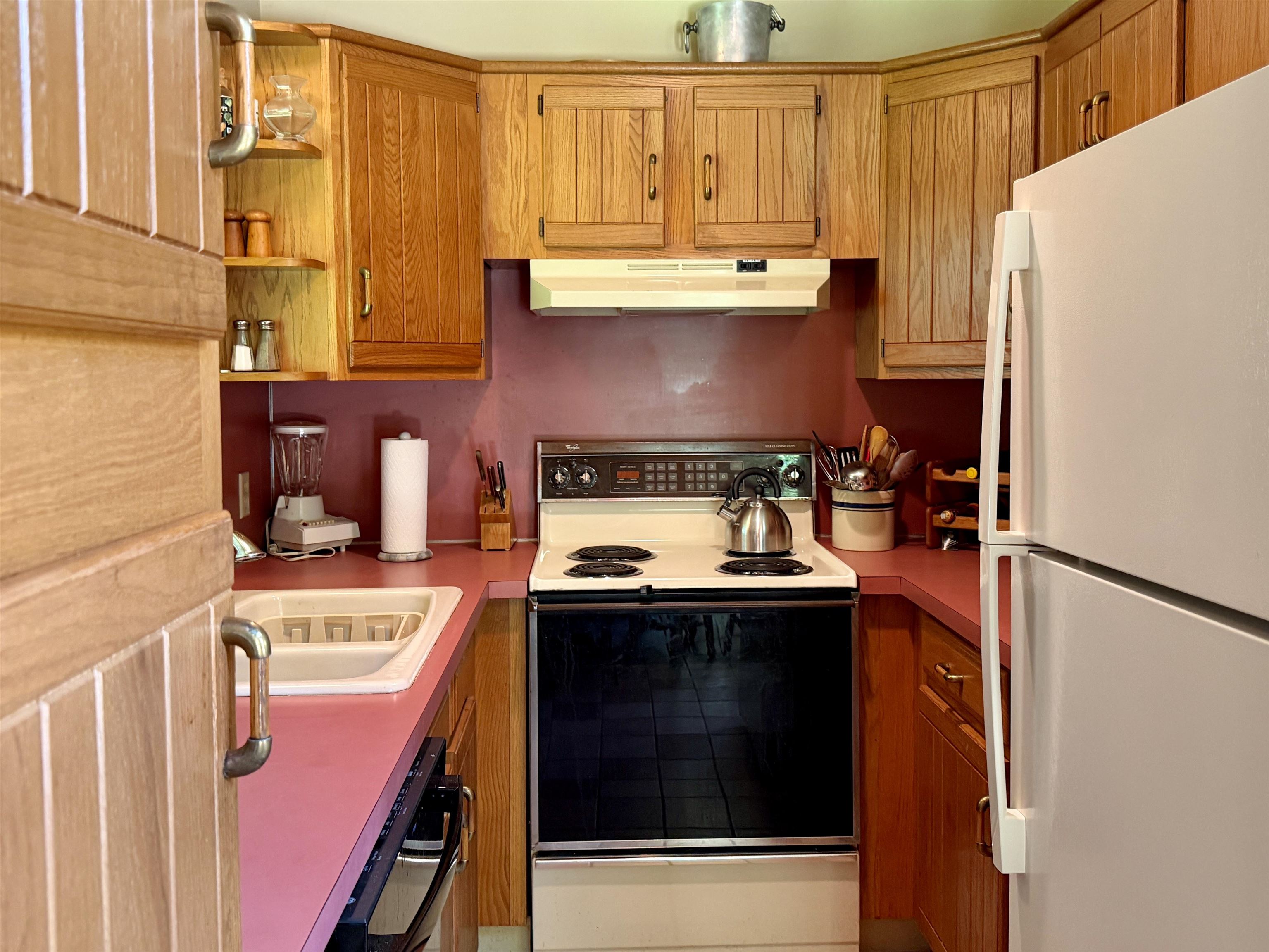 748 Barrows Road photo 9