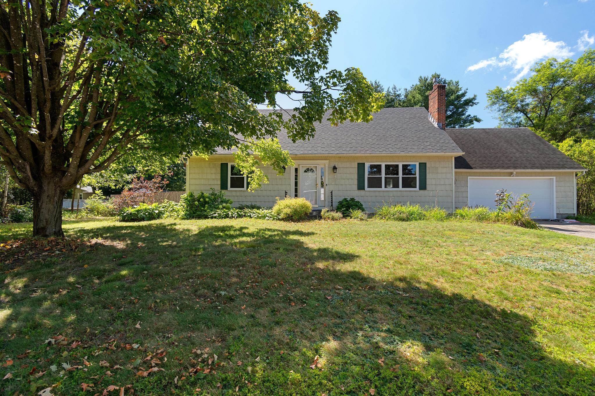 57 Lindale Drive photo 3