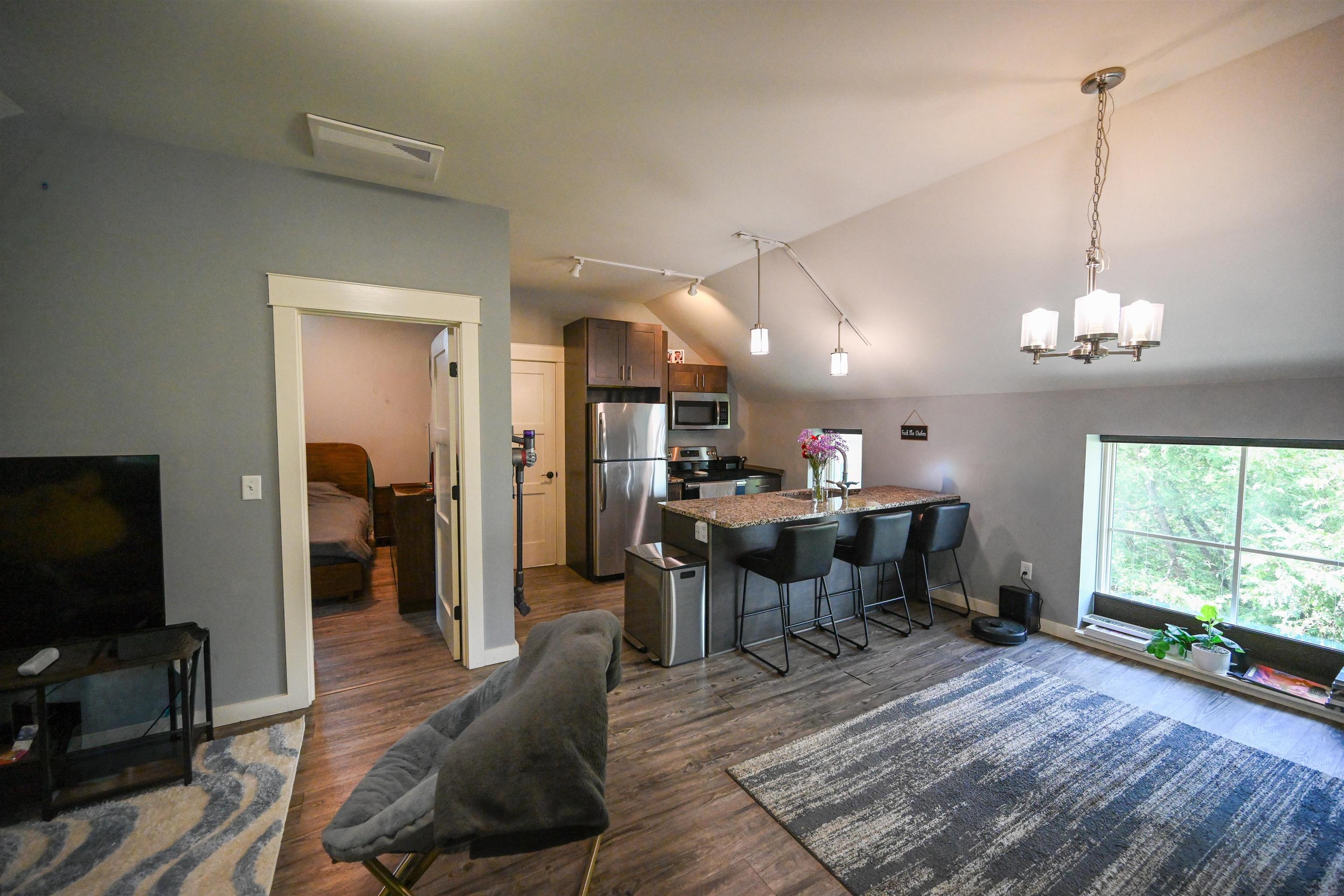184 Elm Street photo 45