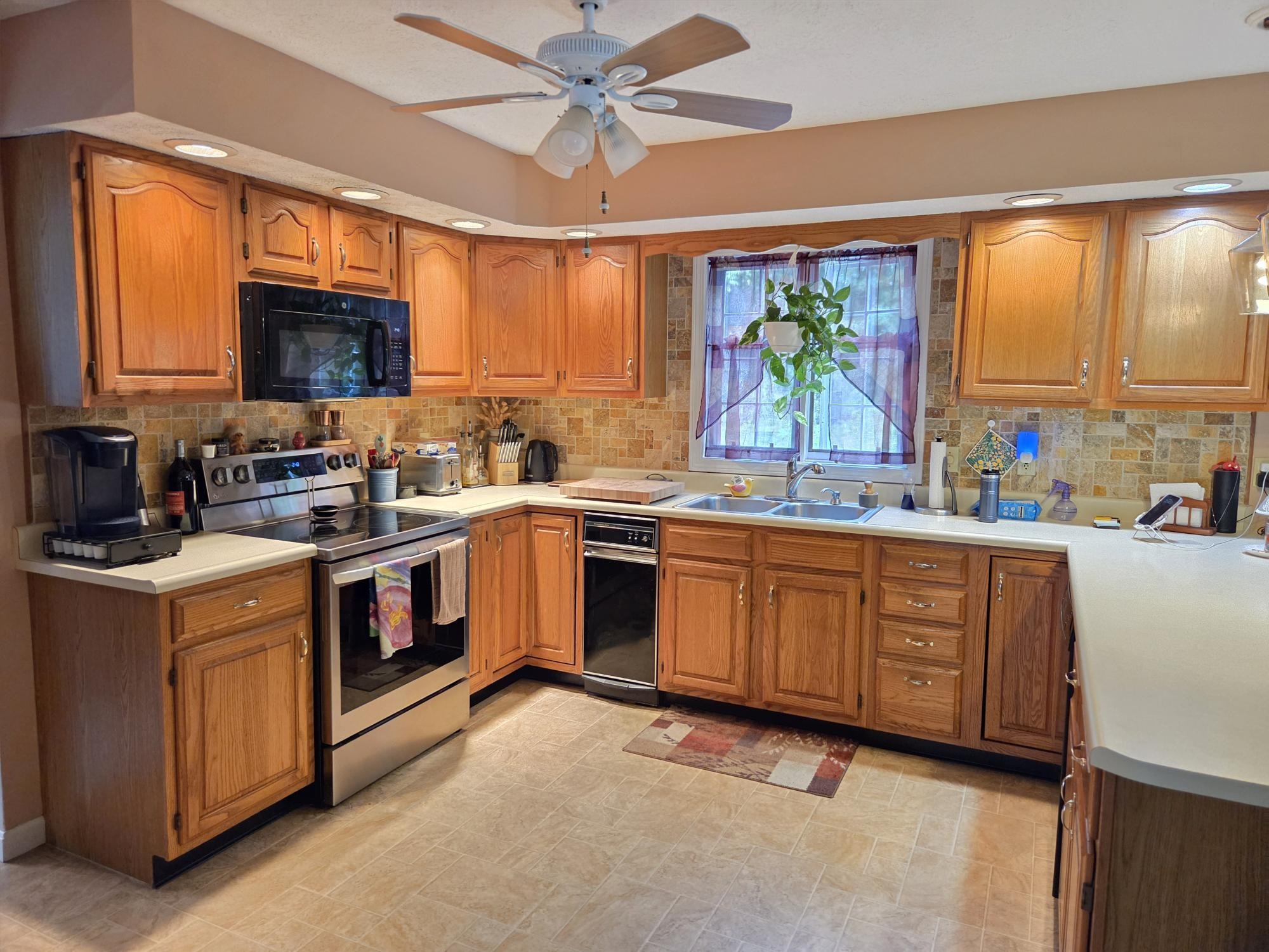 61 Giffin Court photo 2