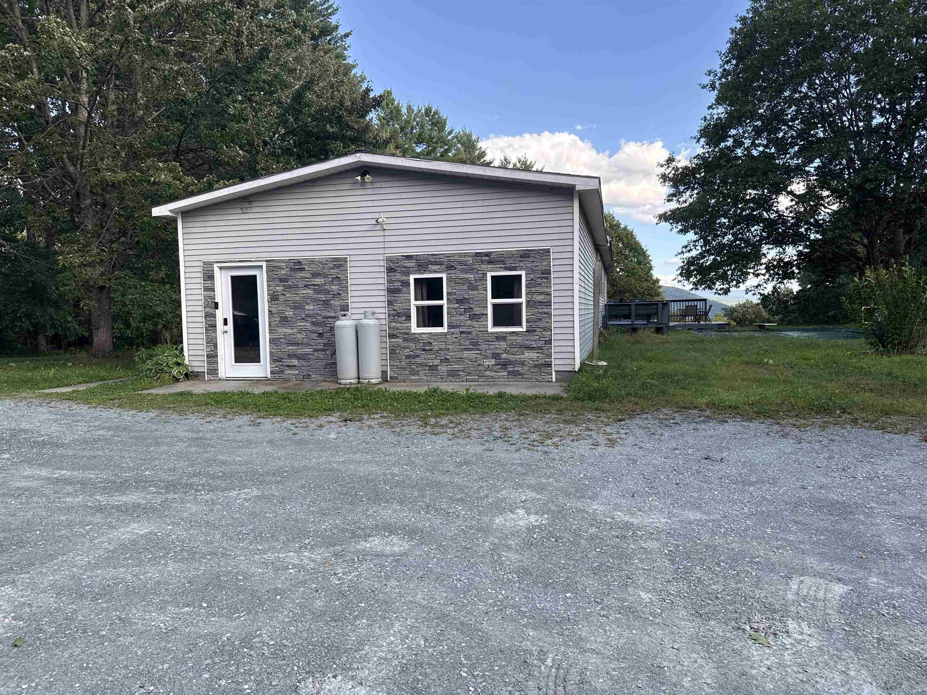1479 East Road photo 2