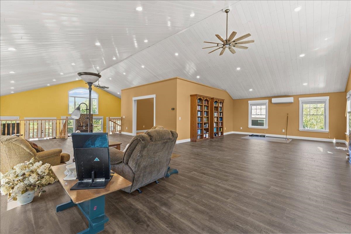 898 Gonyeau Road photo 19