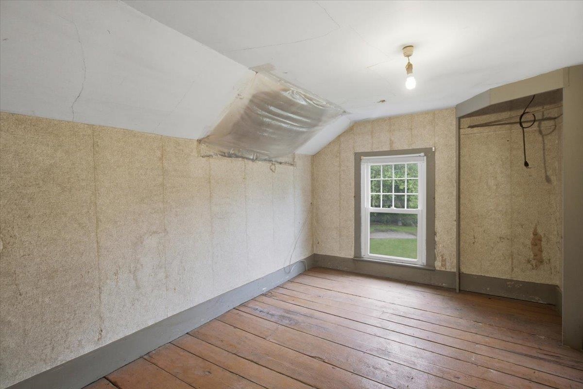 105 Hicks Avenue photo 22