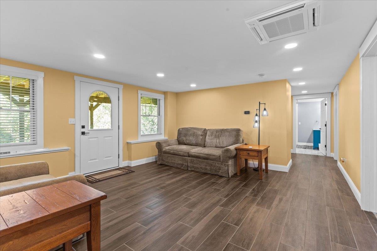 898 Gonyeau Road photo 29