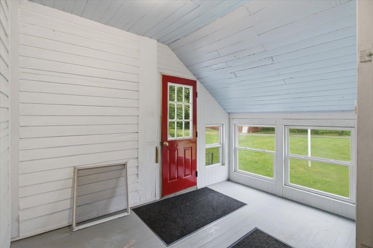 105 Hicks Avenue photo 3