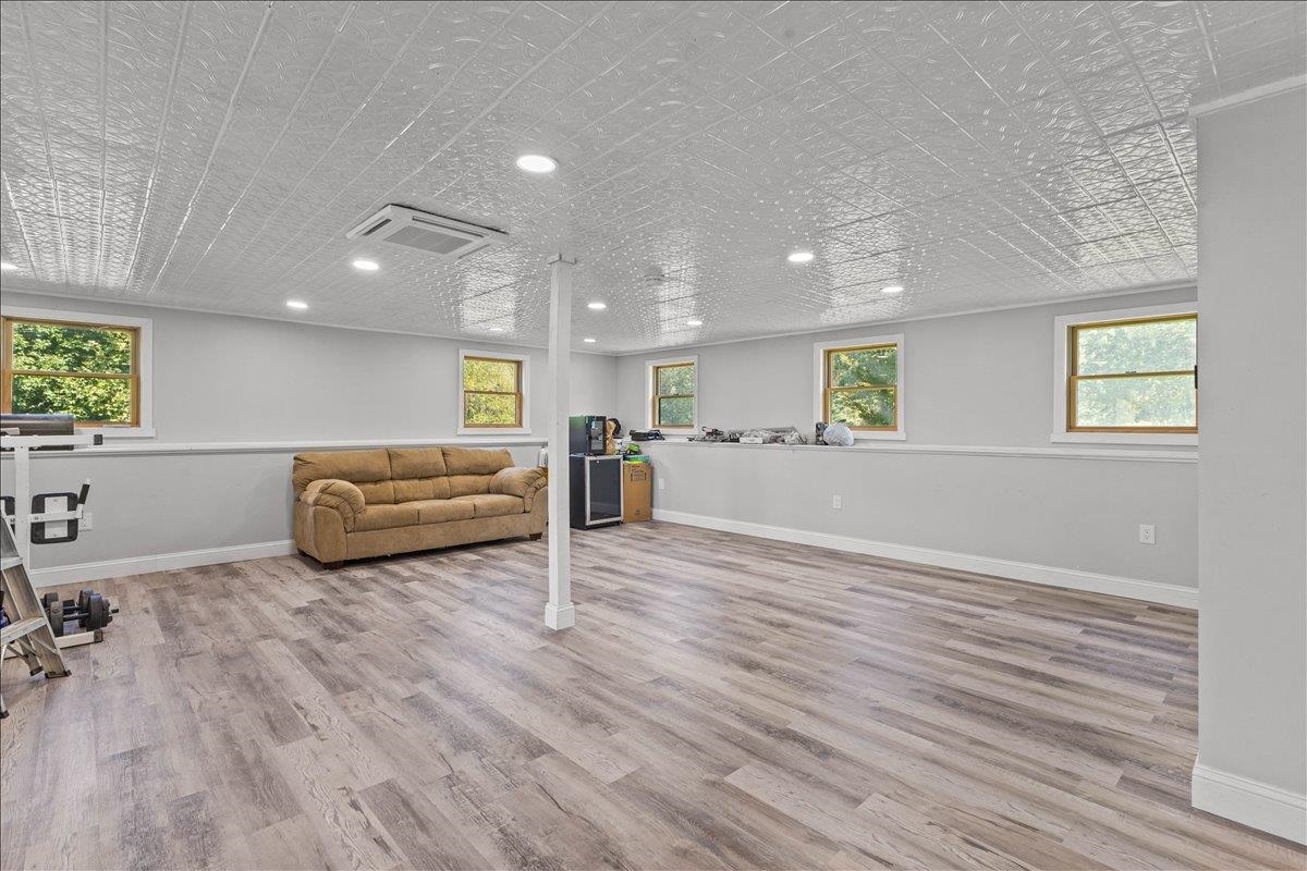 898 Gonyeau Road photo 34