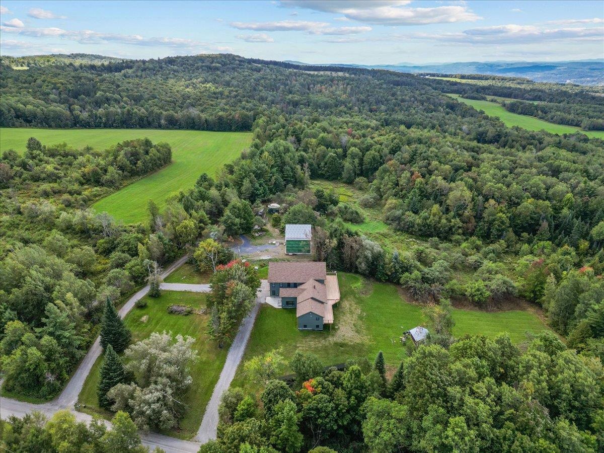 898 Gonyeau Road photo 36