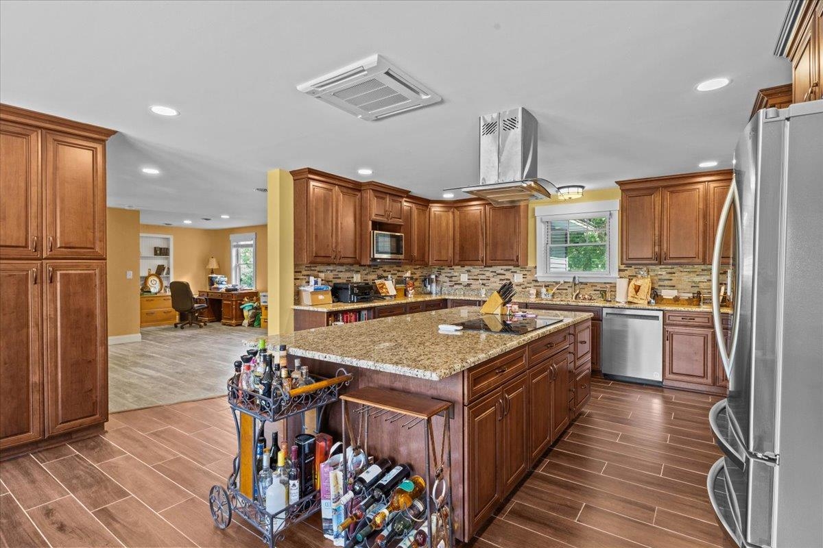 898 Gonyeau Road photo 9