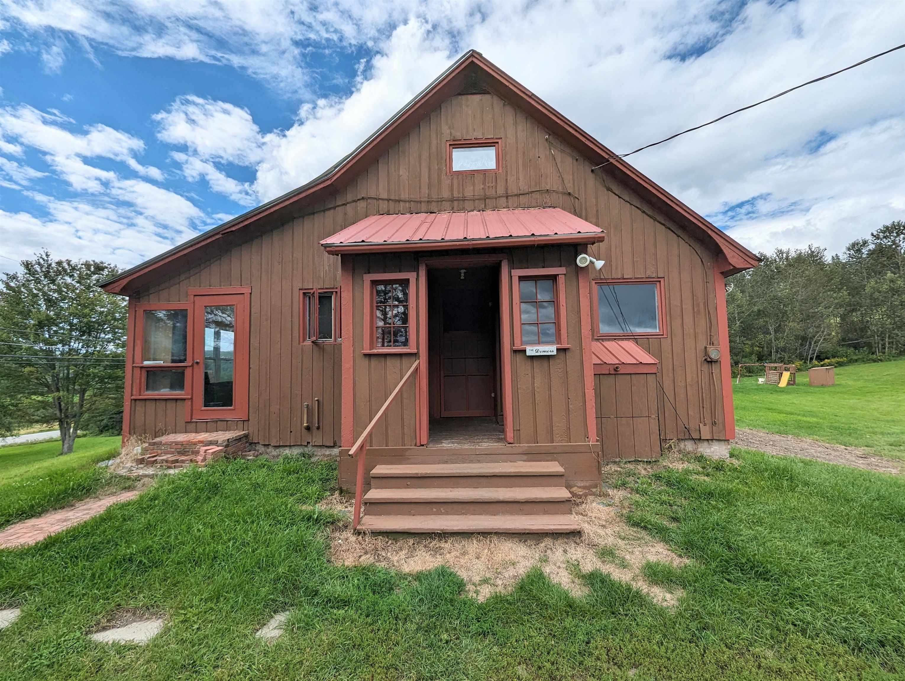 192 Railroad Street St. Johnsbury, VT 05819 MLS 4968631 Pall Spera