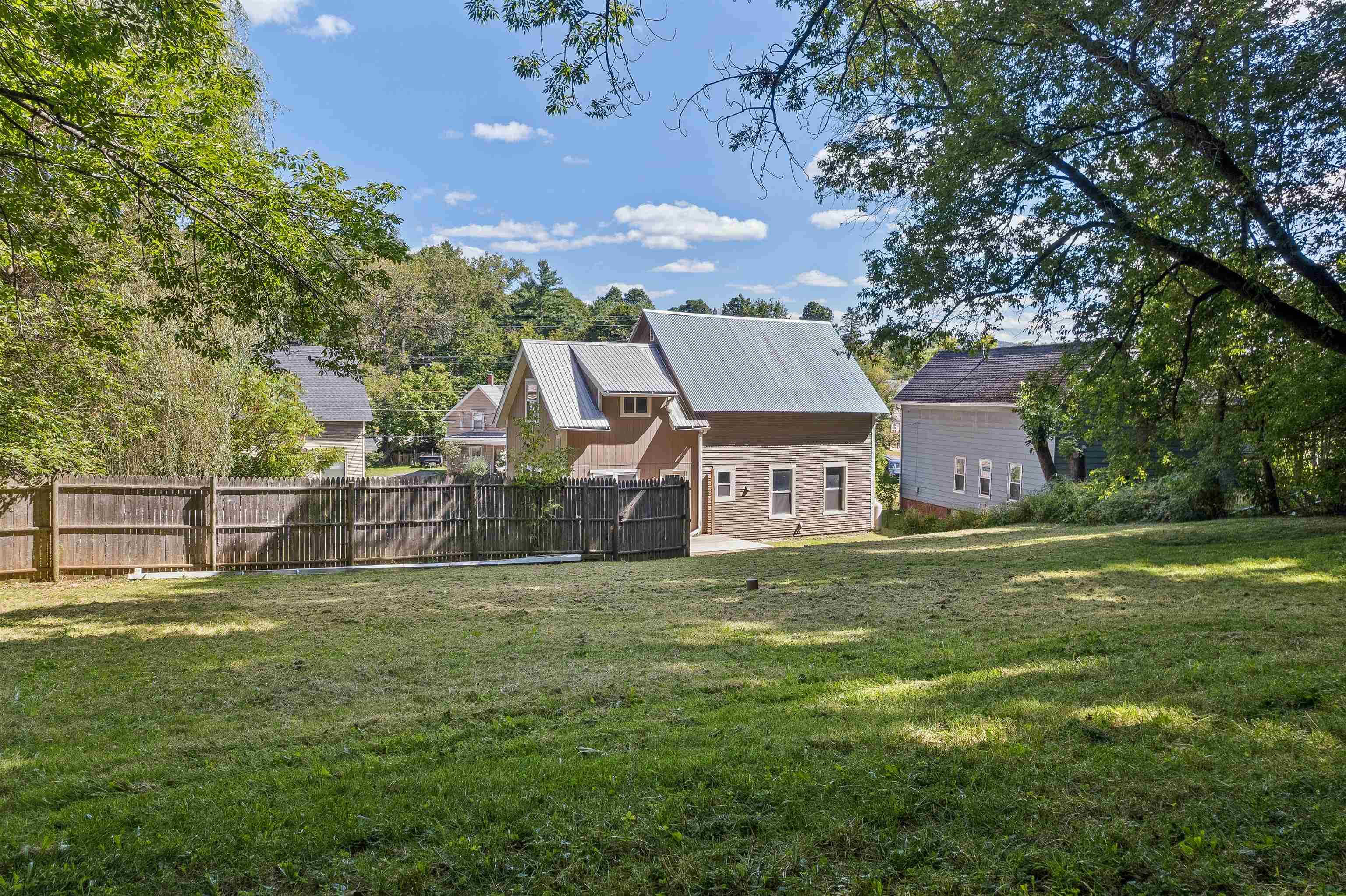 2 Farwell Street photo 12