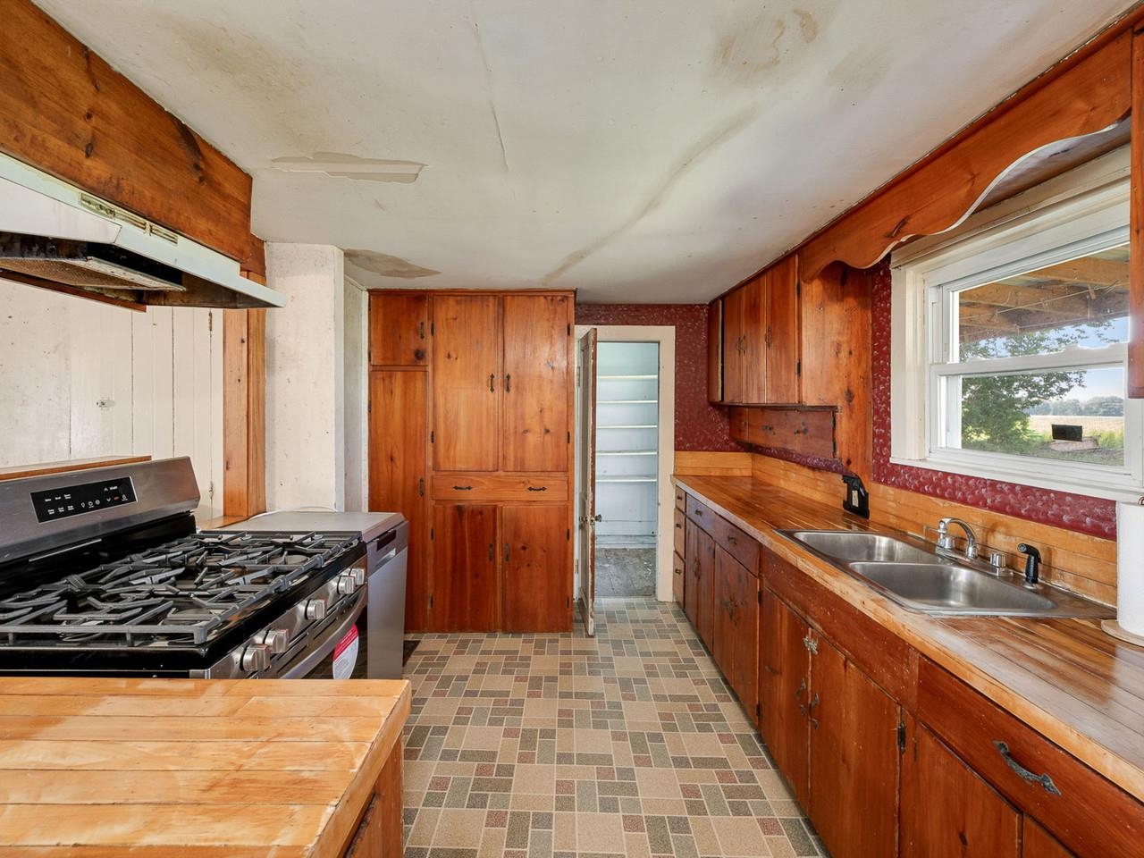 1114 Jersey Street South photo 10