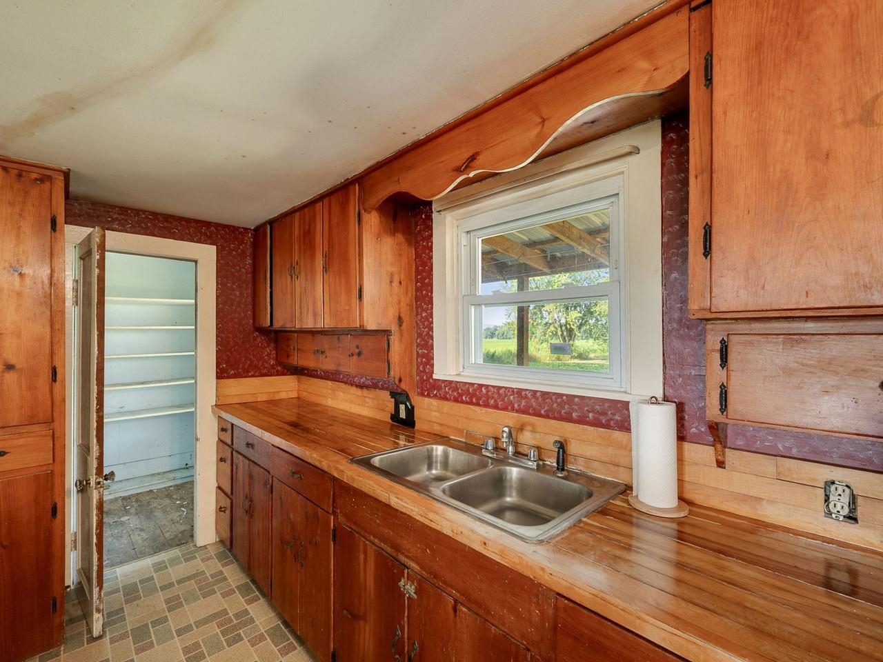 1114 Jersey Street South photo 11
