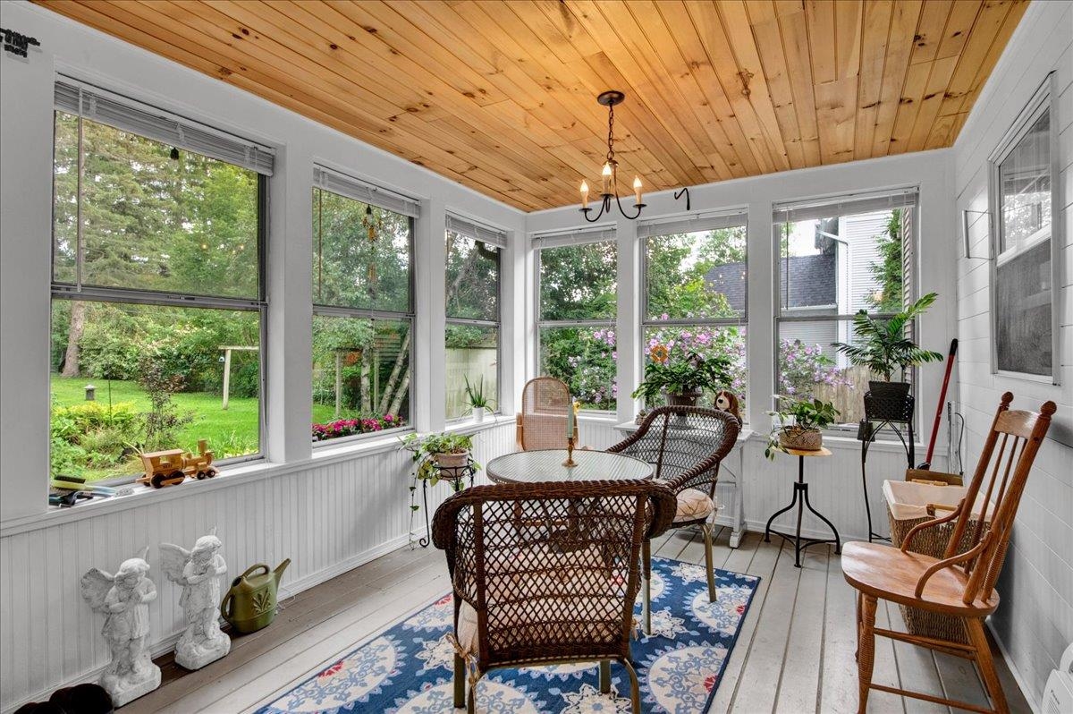 19 Brown Avenue photo 39