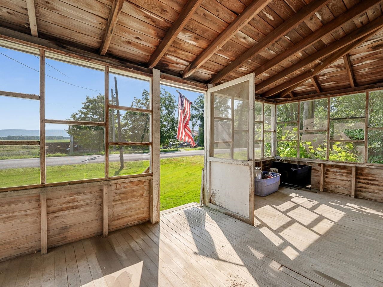 1114 Jersey Street South photo 4