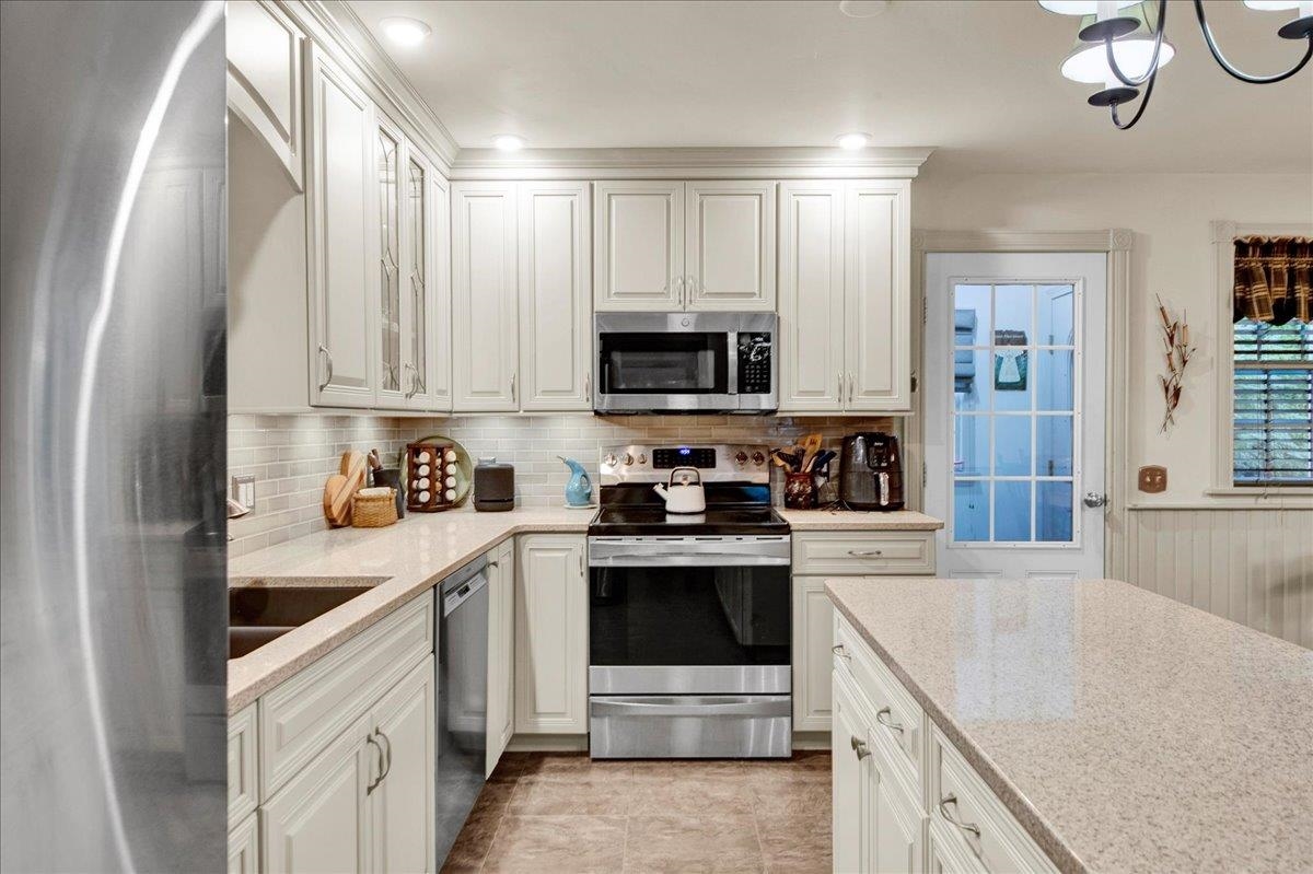 19 Brown Avenue photo 8