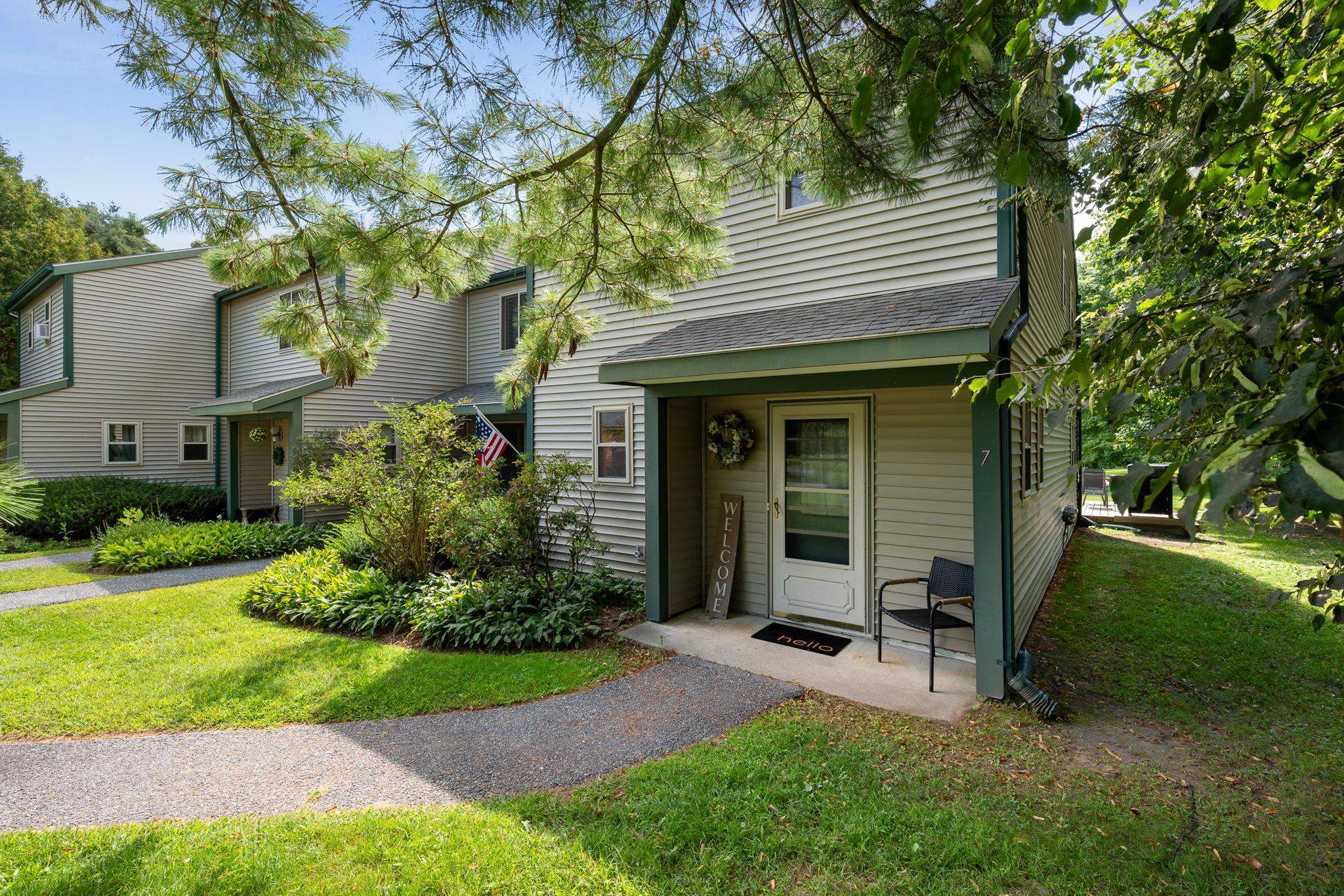 7 Hideaway Lane photo 1