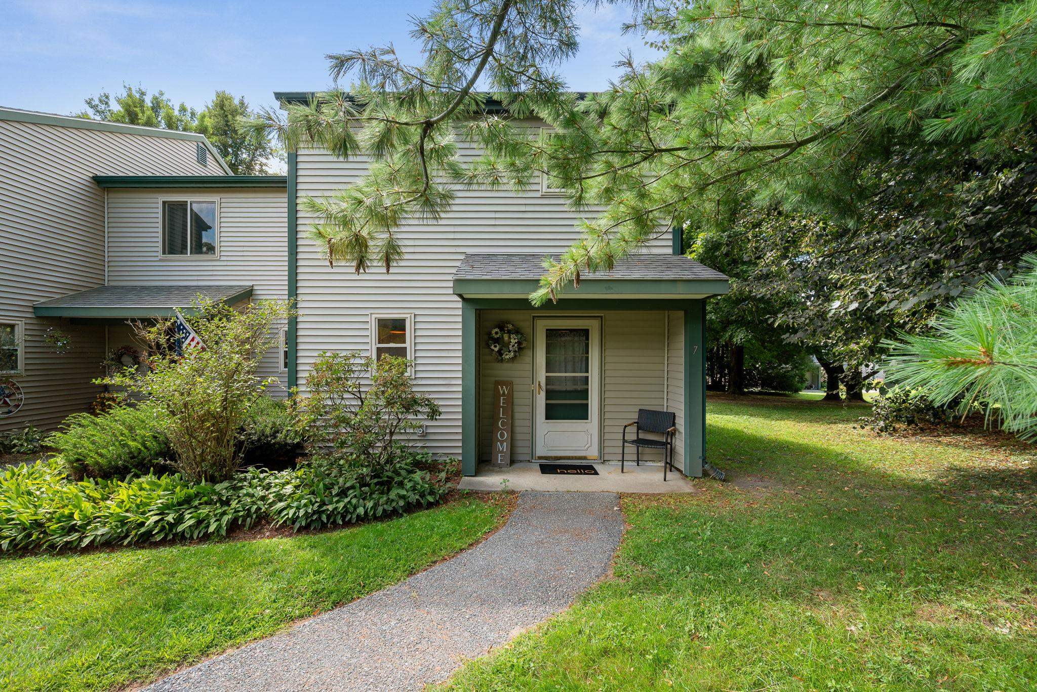 7 Hideaway Lane photo 2