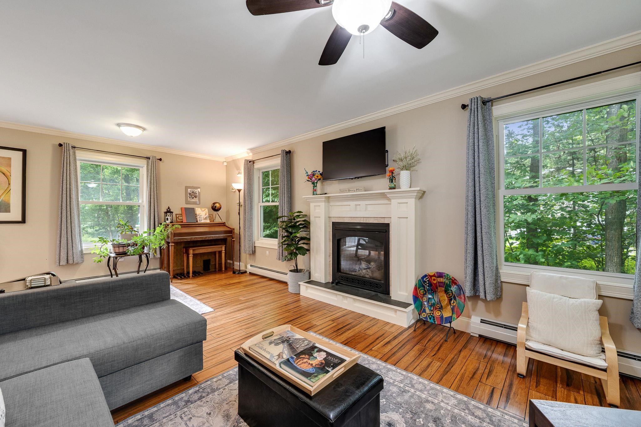 51 Greenbriar Drive photo 12