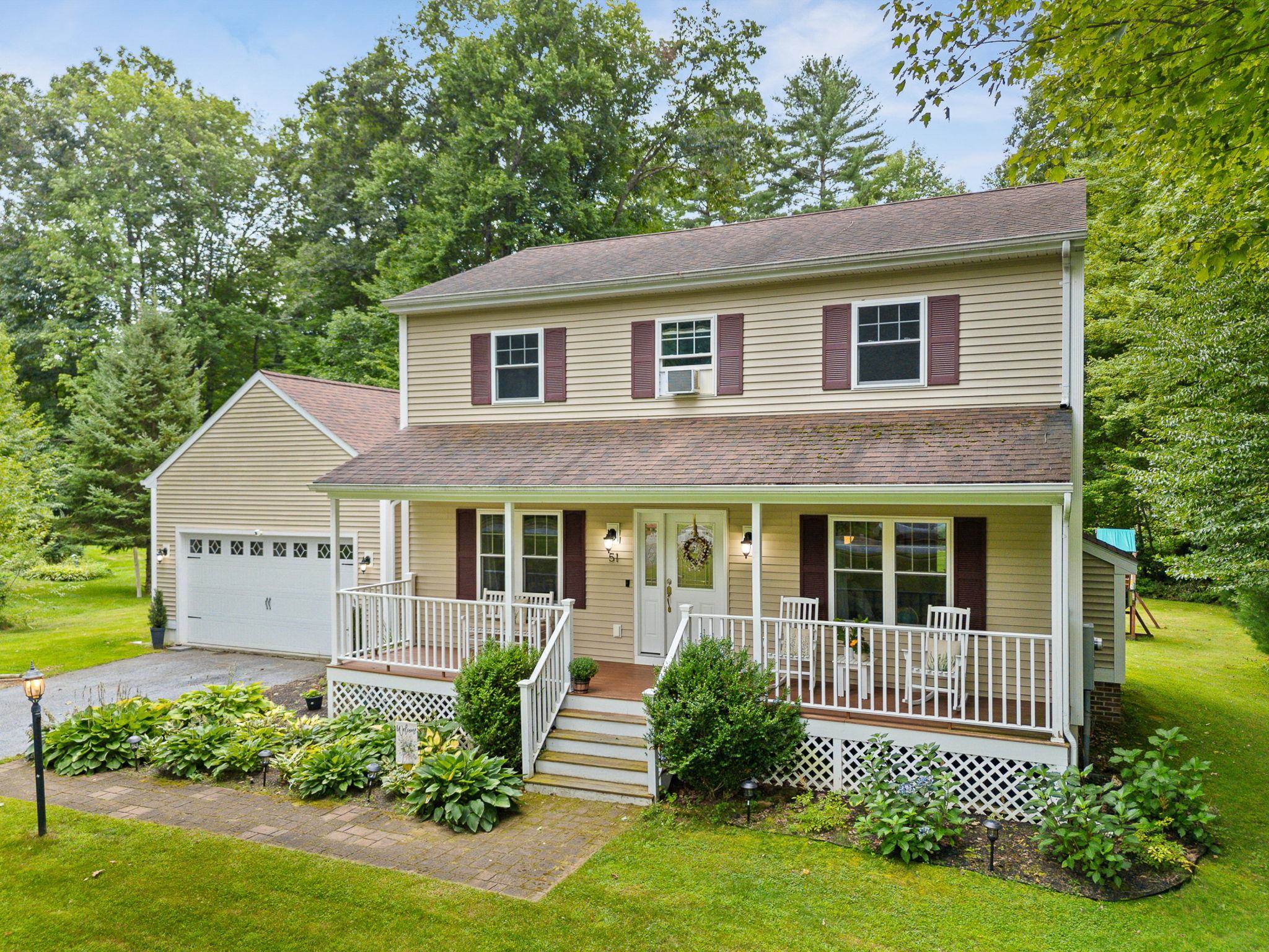 51 Greenbriar Drive photo 2