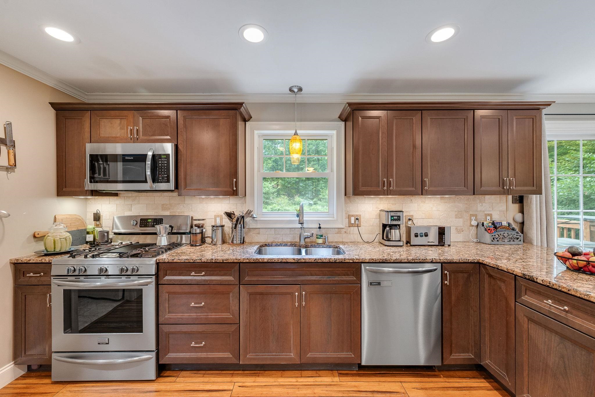 51 Greenbriar Drive photo 21