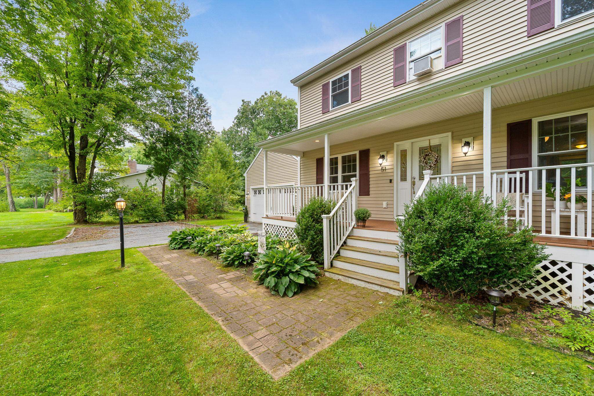 51 Greenbriar Drive photo 3