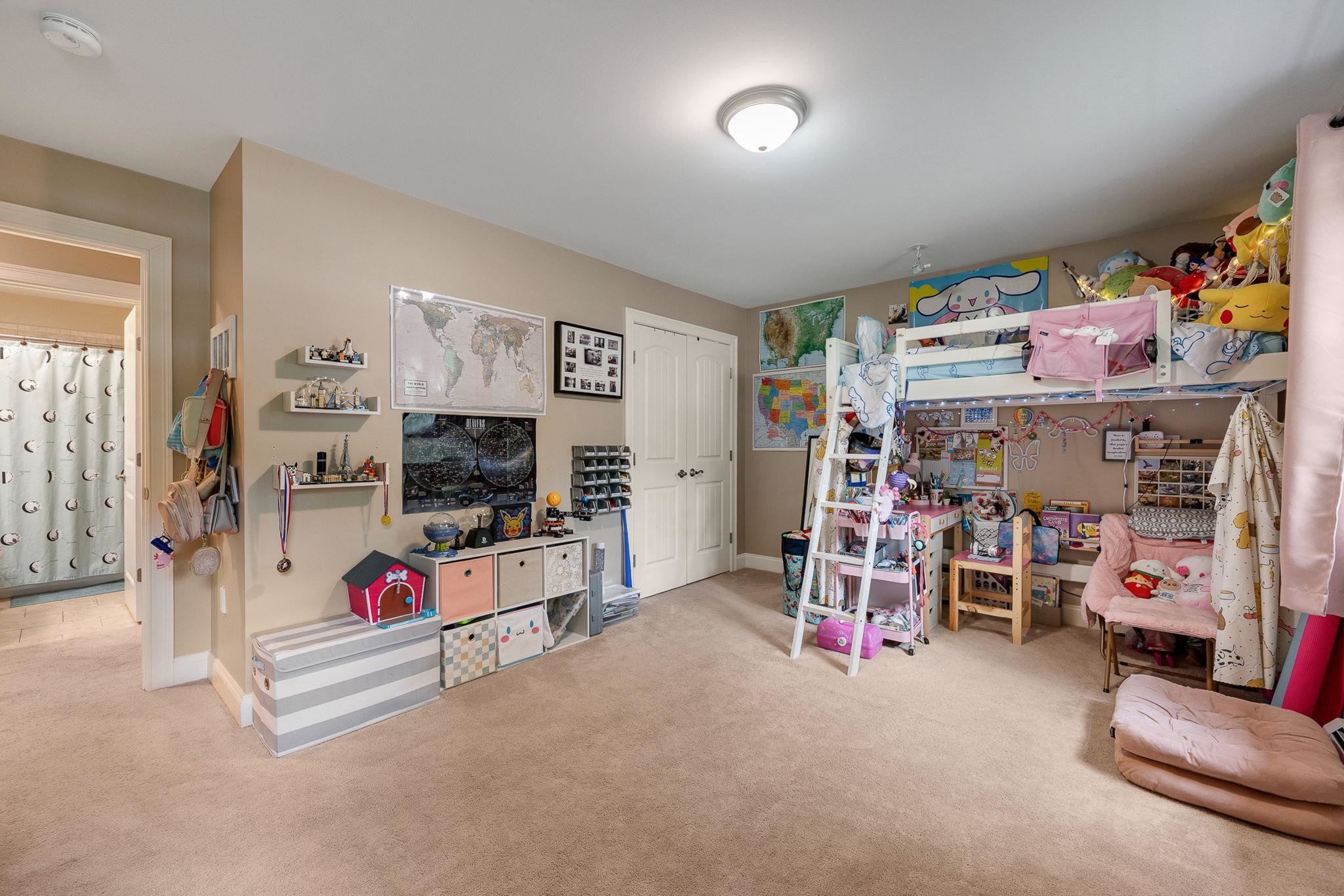 51 Greenbriar Drive photo 37