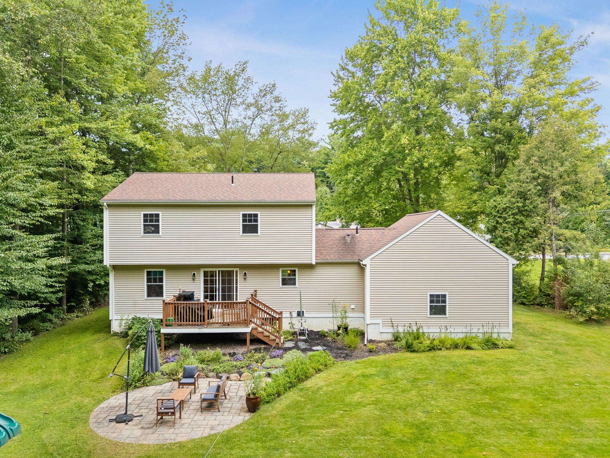 51 Greenbriar Drive photo 42