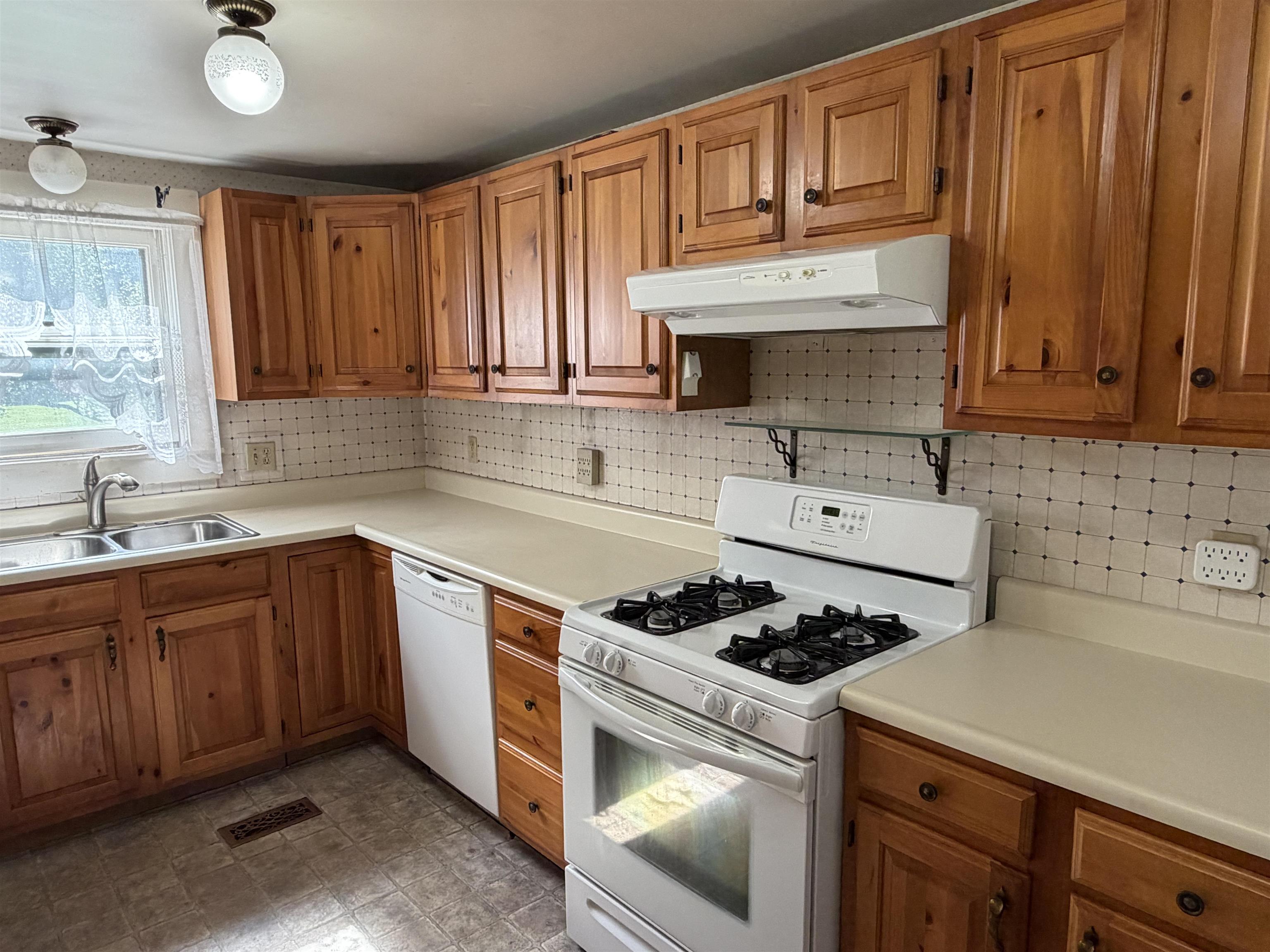 241 Batchelder Road photo 7